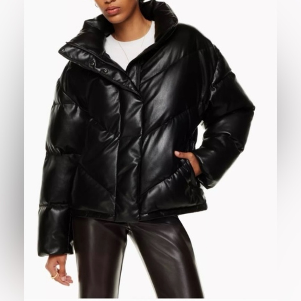 Cloud Puff Winter Jacket Shiny Black by Wilfred | Aritzia |Gorpcore | Vegan - Picture 4 of 15
